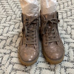 Sofft high top sneakers. Bronze/brown size 7.5